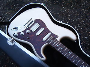 Fender USA American Deluxe Stratocaster & Hard Case. 2007.