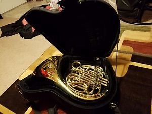 Super nice HOLTON H378 with case MUST SEE excellent quality French Horn.