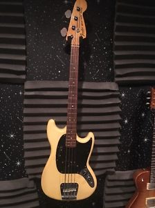 Fender Mustang Bass Vintage 1971