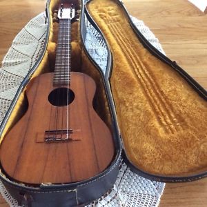 vintage kamaka white label  6 string tenor ukulele