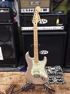 Fender Deluxe HSS Stratocaster with Maple Fingerboard  Blizzard Pearl MIM USED!!