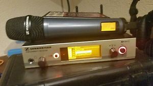 Sennheiser SKM300 G3 handheld transmitter w/e835 dynamic cardioid cap EW335G3-A