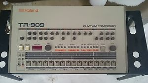 Roland TR-909 Rhythm Composer serviced