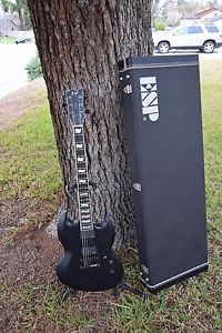 ESP Viper standard series, made in Japan, OHSC, matte black , EMG's , sweet!