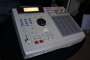 MPC 2000XL - W/ Internal ZIP Drive , Perfect Screen, Works Great!
