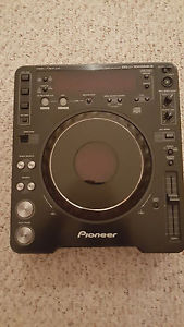 Pioneer Two CDJ-1000 MK2 Digital Turntables