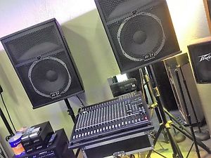 Yamaha EMX5000  Mixer/Amp with Pair of Peavey SP5 speakers and FREE SM58 Shure m