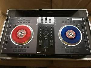 Numark NS7 DJ Turntable Controller with Roadcase