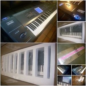 Korg Triton EXTREME 76 key Synthesizer Excellent Condition!