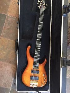 Modulus Quantum Q5 Electric Bass - Quilt top - TSA case -