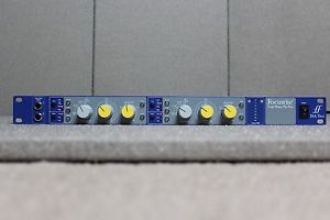 Focusrite ISA TWO, 2 Channel Microphone Preamp, Dual MONO MIC PRE, in box