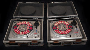 Vestax Pdx-2000 Turntables- Pair with Cases