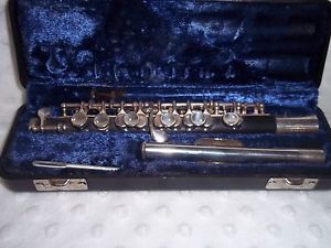 Gemeinhardt piccolo w/ hard small black case