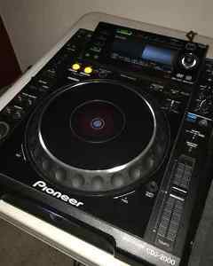 Pioneer CDJ 2000 Professional DJ [Used]