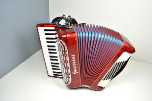 Akkordeon GUERRINI 72 Bass / 34 Diskant-Tasten 3-chörig