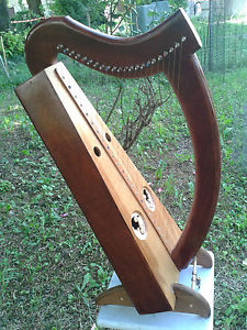 Arpa celtica con corde di metallo