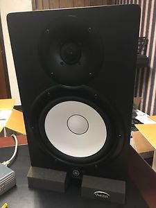 Yamaha HS8 Studio Monitor Pair in Black with FREE Isolation Pads