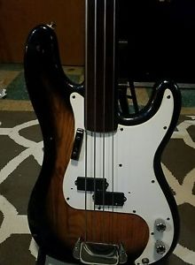 77' U.S.A Fender fretless precision bass