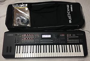 Yamaha MOXF6 61-key Synthesizer Workstation with genuine soft case