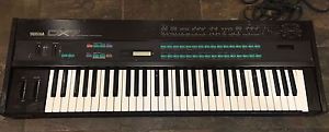 Yamaha DX7 Vintage 61 Keys Synthesizer with Travel Case