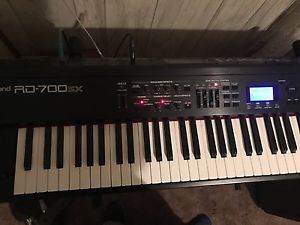Roland RD 700SX