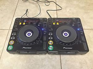 Pair of Pioneer CDJ-1000 MK2 CD DJ Turntables