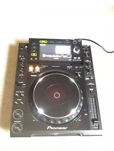 Pioneer CDJ-2000 DJ Turntable