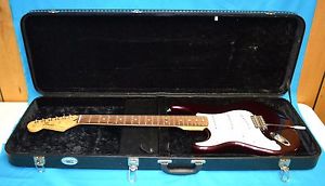2011 Fender Stratocaster Electric Guitar Lefty Left Handed Midnight Wine