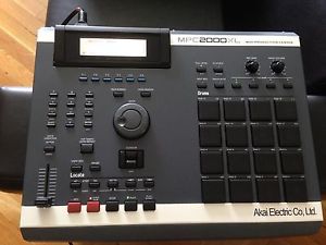 AKAI MPC 2000XL CUSTOM "SP1200" STYLE MIDI PRODUCTION CENTER+CFREADER+CUSTOMPADS