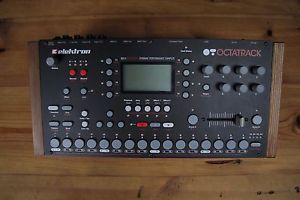 Octatrack Elektron  Sampler Sequencer Remix Drum Machine