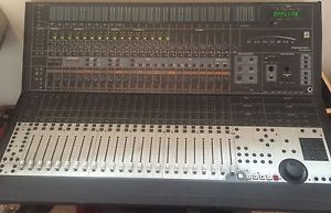 Avid Digidesign Control 24 Pro Tools Control Surface W 16 FOCUSRITE MIC PRES