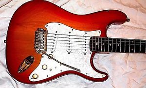 CUSTOM STRAT CHERRY SUNBURST FENDER NOISELESS PICKUPS  ALL PICKUP COMBINATION