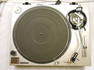 TECHNICS SL 1200mk2 DIRECT DRIVE TURNTABLE DUAL VOLTAGE, EXCELLENT CONDITION !