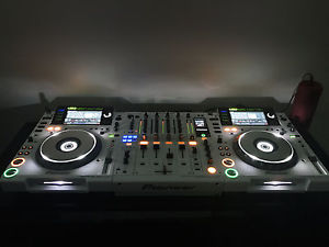 Pioneer CDJ 2000 & DJM 900 Nexus Limited Edition with V-Moda Headphones