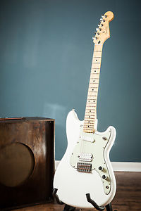 FENDER 2016 WHITE DUO-SONIC OFFSET H/S ELECTRIC GUITAR MIM DUO SONIC MUSTANG hs