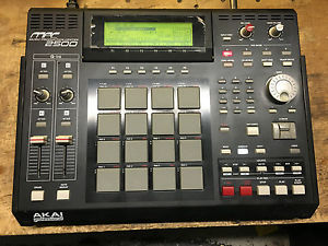 AKAI MPC2500 MPC 2500 /CF/128meg /drum pads/sampler //ARMENS