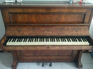 Pianoforte verticale di antiquariato