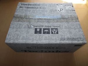 Technics SL-1200mk6 black Turntable almost unused mint condition w/original BOX