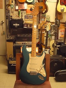 Fender AMERICAN VINTAGE 57STRATOCASTER Used  w/ Hard case