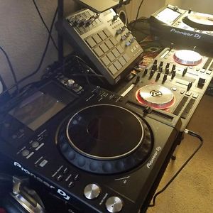 X2 Pioneer XDJ-1000 MK2 PERFORMANCE MULTI PLAYER - NEW