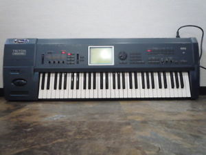 KORG TRITON EXT 61   in excellent-  condition from Japan