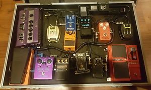 13 GUITAR EFFECTS PEDALS WITH ROAD CASE POWER SUPPLY CONNECTOR LEADS FREE SHIP