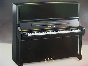 Yamaha YU3 - 131 cm hoch in schwarz  - mit Softtop von REHA-PIANO-AURICH -