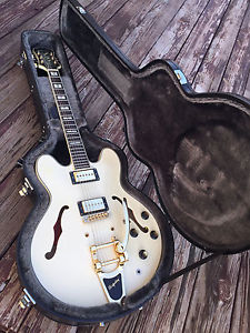 Epiphone Sheraton II 1999 Pearl White with Bigsby, HSC, Grovers