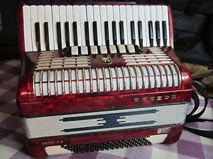 HOHNER VERDI II N  GOOD CONDITION ONE TIME SERVICING IS NEEDED