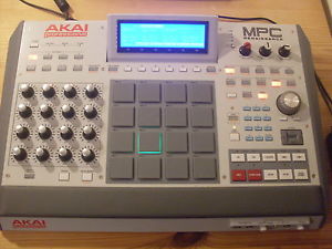 AKAI MPC RENAISSANCE SEQUENCER SAMPLER WITH CD ROMS, BOX & FREE UK UPS SHIPPING