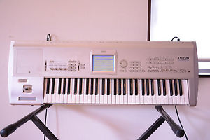 Korg Triton Studio 61-Key Workstation/Sampler new internal battery!!
