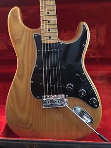 1976 Vintage Fender Stratocaster Electric Guitar with original case included