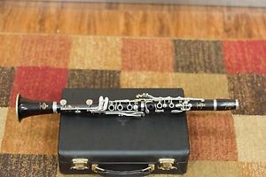 Beautiful BUFFET CRAMPON R13 PROFESSIONAL WOOD CLARINET Bb with case