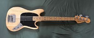 Vintage Fender Mustang Bass, Short Scale, 70's, Clean